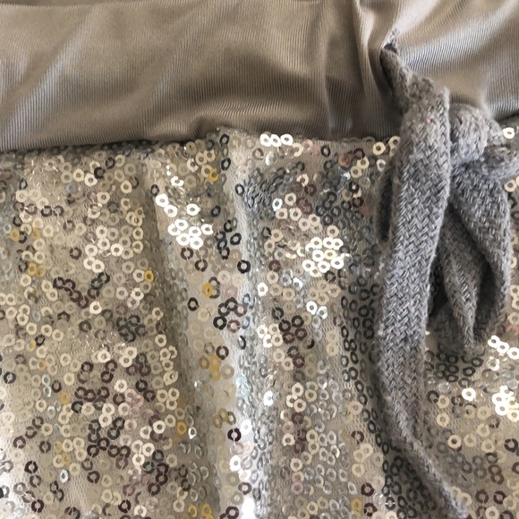 Fun silver sequined shorts ! - Picture 2 of 5